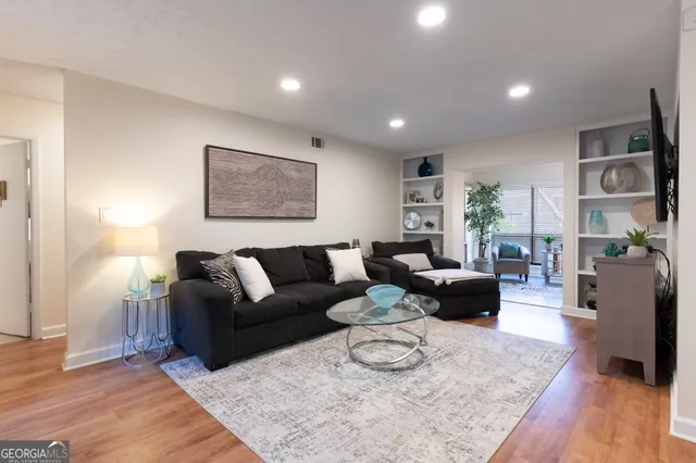 $264,900 | 8740 Roswell Road, Unit 10A, Sandy Springs, GA 30350