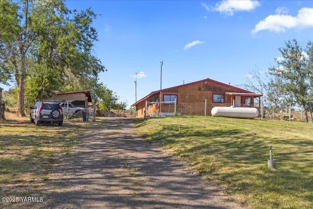 a house view with a outdoor space