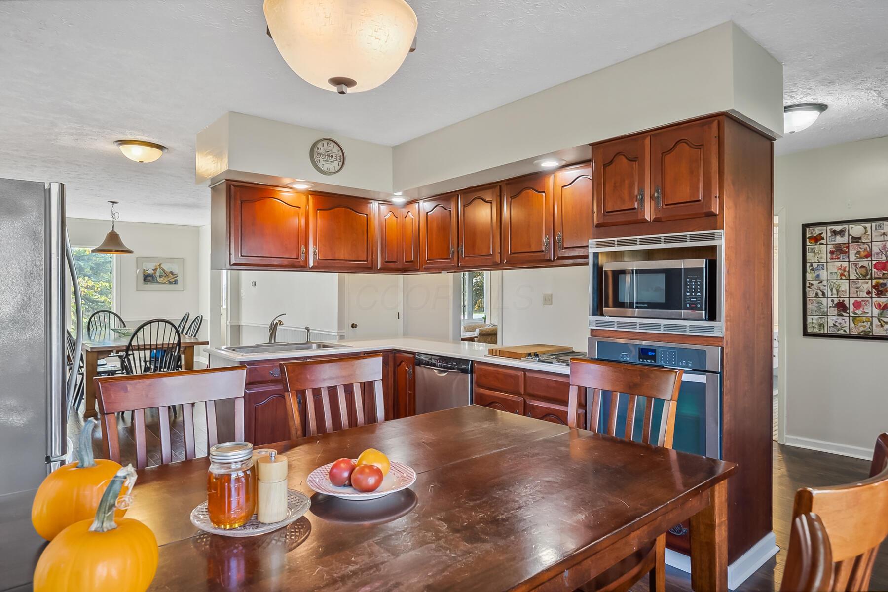 4167 North Section Line Road Radnor, OH 43066 - Photo 27 of 81 Eating Space