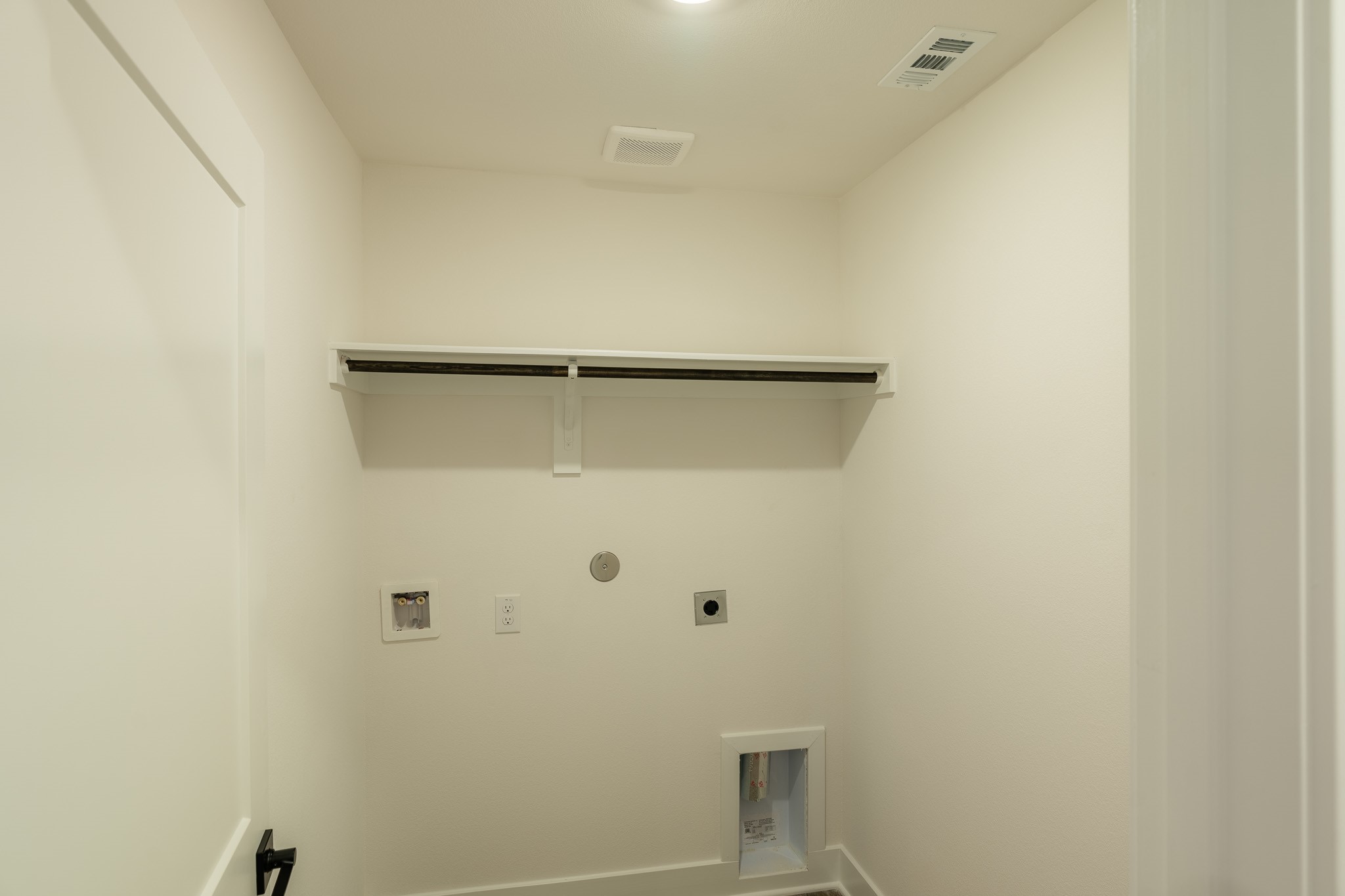 9456 Hard Rock Road Conroe, TX 77303 - Photo 9 of 19 Laundry Room