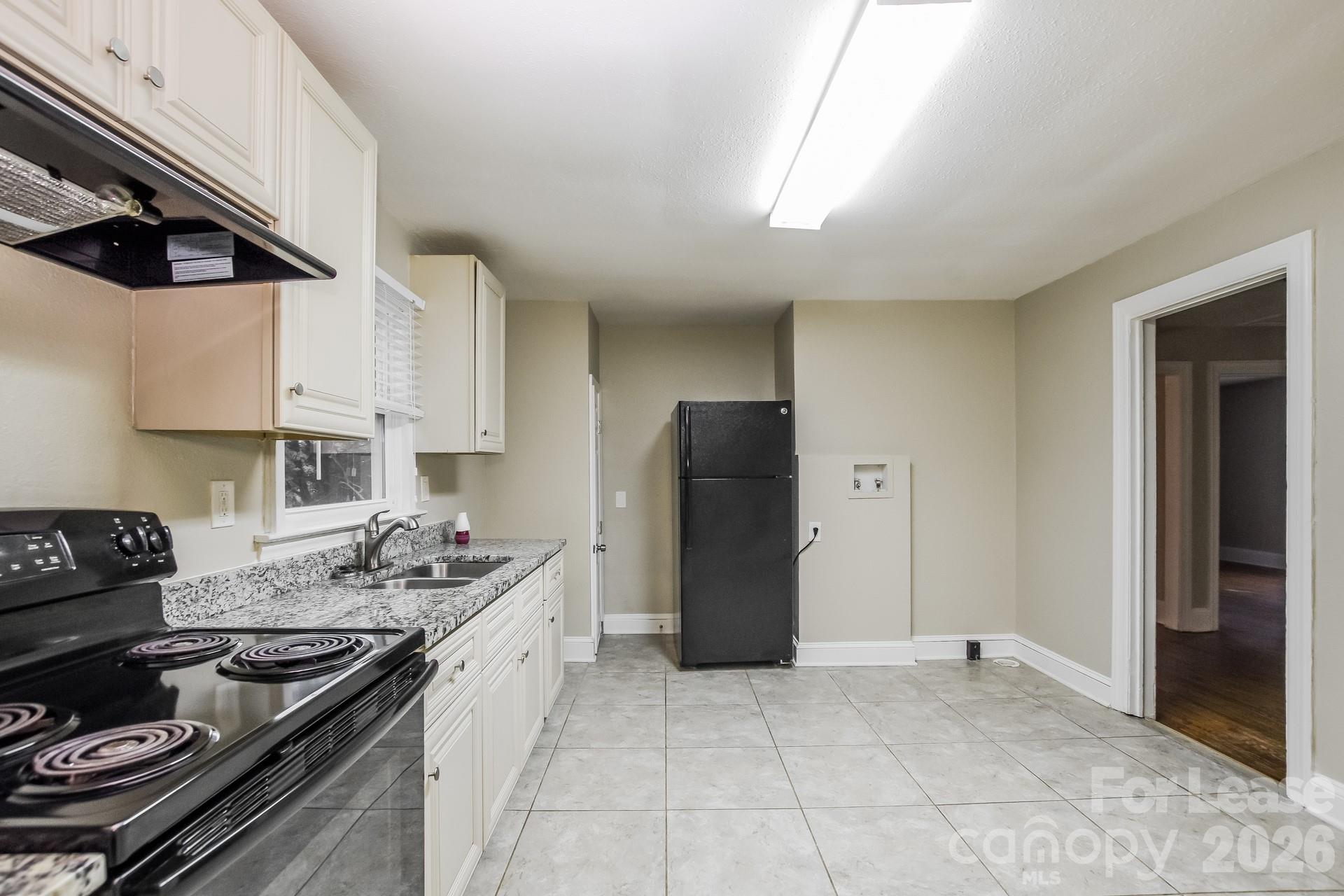 1525 Effingham Road Charlotte, NC 28208 - Photo 6 of 16