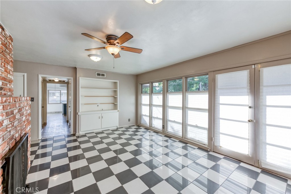 610 Park Madera, CA 93637 - Photo 12 of 35 a view of a livingroom with a workspace