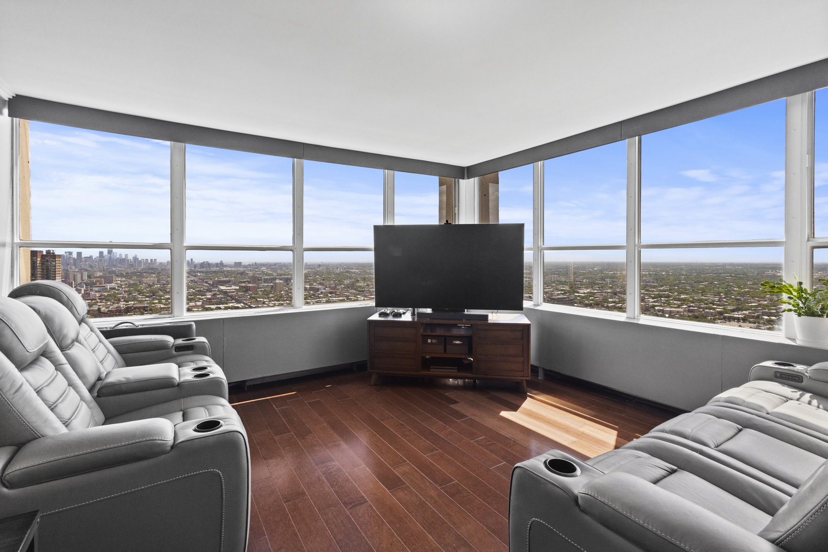 655 West Irving Park Road, Unit 4717 Chicago, IL 60613 - Photo 5 of 29 Gallery Image 5