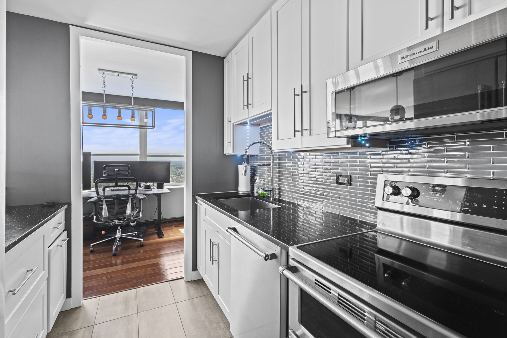 655 West Irving Park Road, Unit 4717 Chicago, IL 60613 - Photo 8 of 29 Gallery Image 8