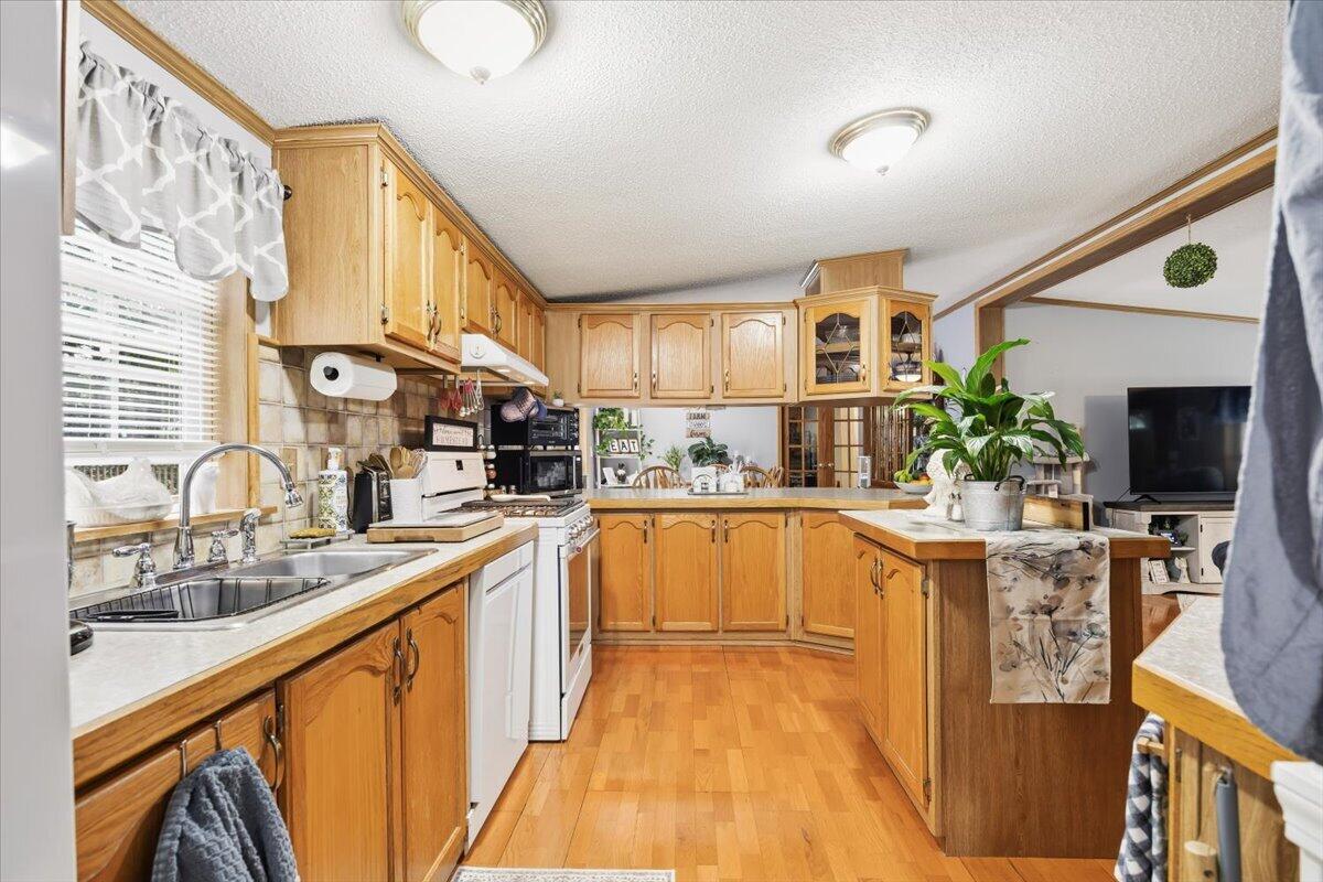 271 Mountain Road Arundel, ME 04046 - Photo 9 of 39