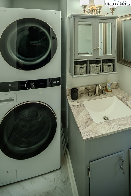 198 Black Pine Road Newland, NC 28657 - Photo 28 of 34 a utility room with a washer and dryer