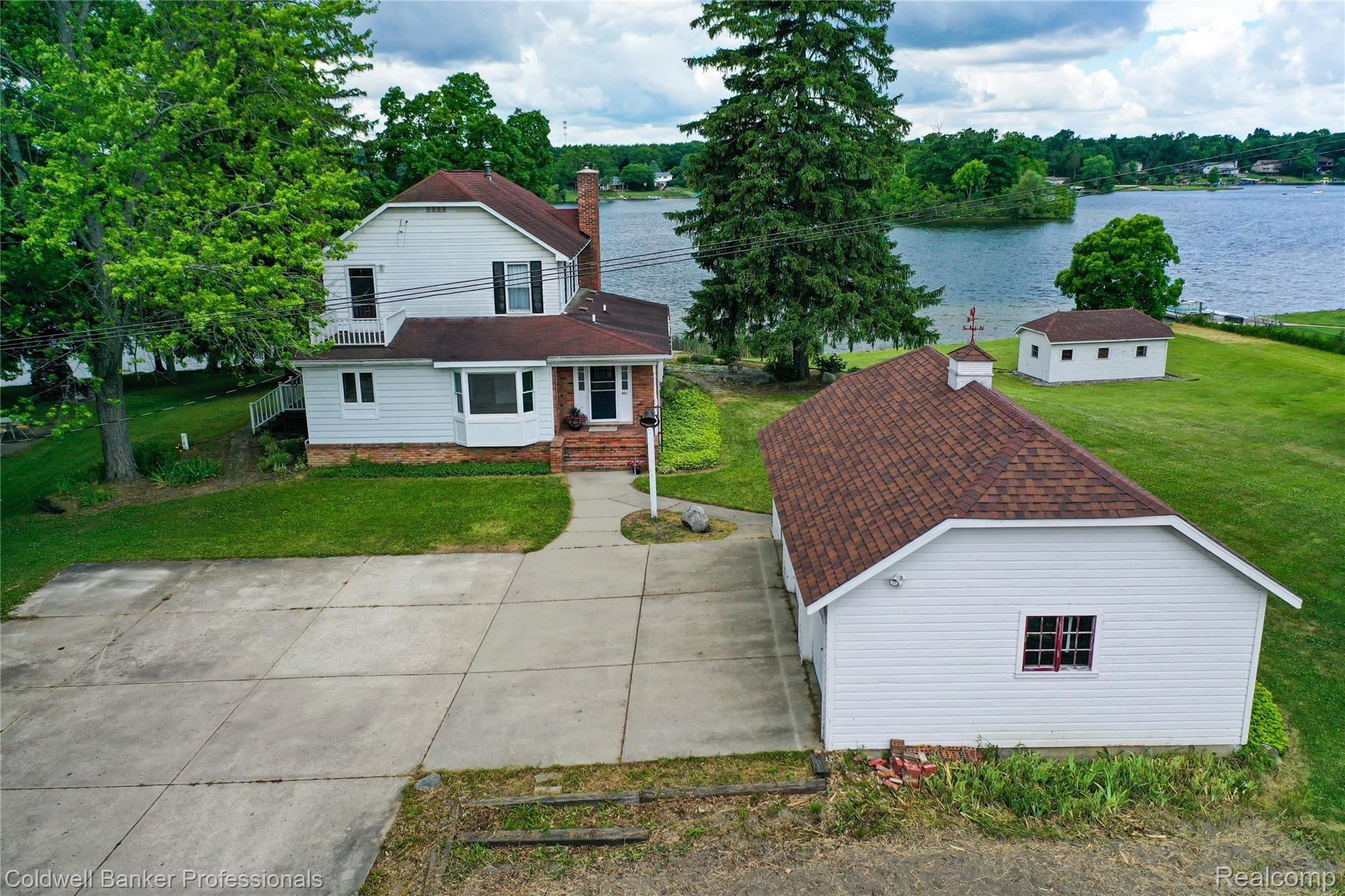 801 Maxfield Lake Road Brighton, MI 48114 - Photo 4 of 65 58-Aerial View V.jpg