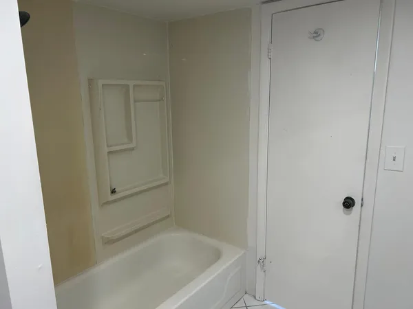 $1,900 | 3900 Northwest 76th Avenue, Sunrise, FL 33351