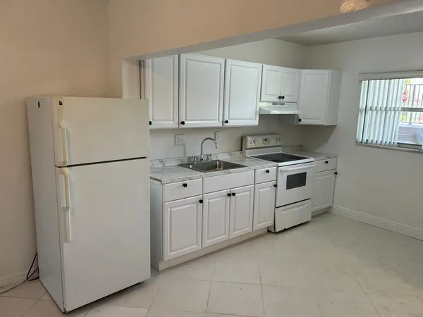 $1,900 | 3900 Northwest 76th Avenue, Sunrise, FL 33351