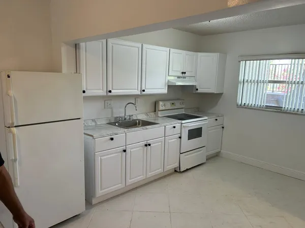 $1,900 | 3900 Northwest 76th Avenue, Sunrise, FL 33351