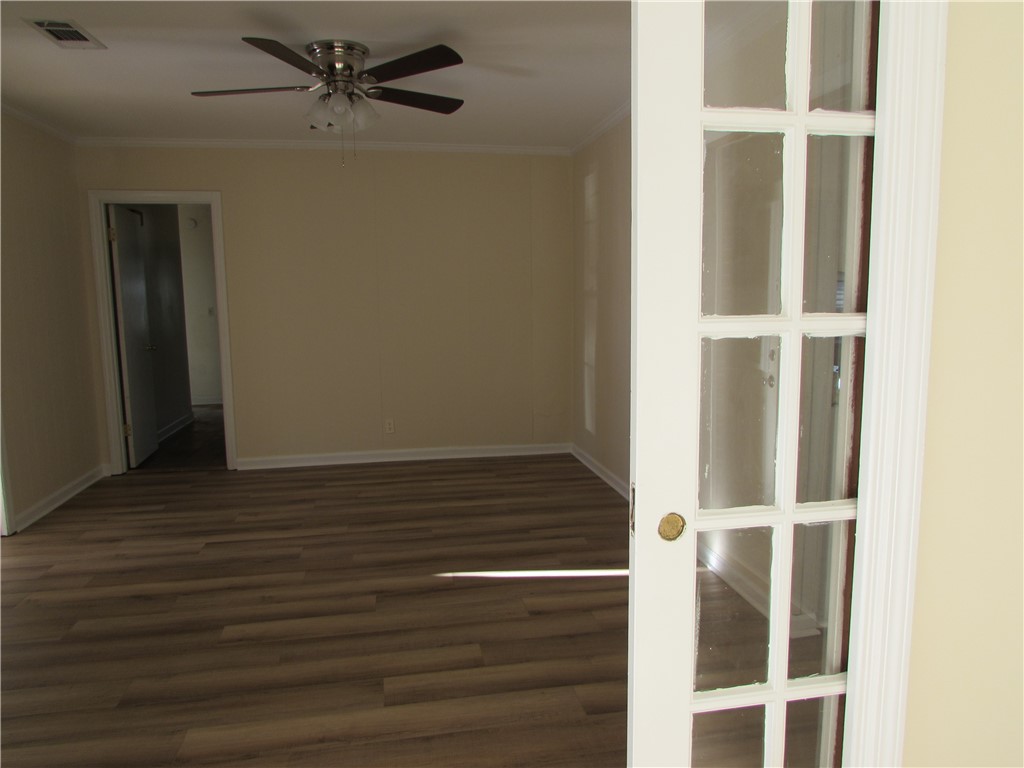 3540 Williams Street Patterson, GA 31557 - Photo 7 of 22 This bonus living area is just off the dining room and has a door through to the kitchen as well.