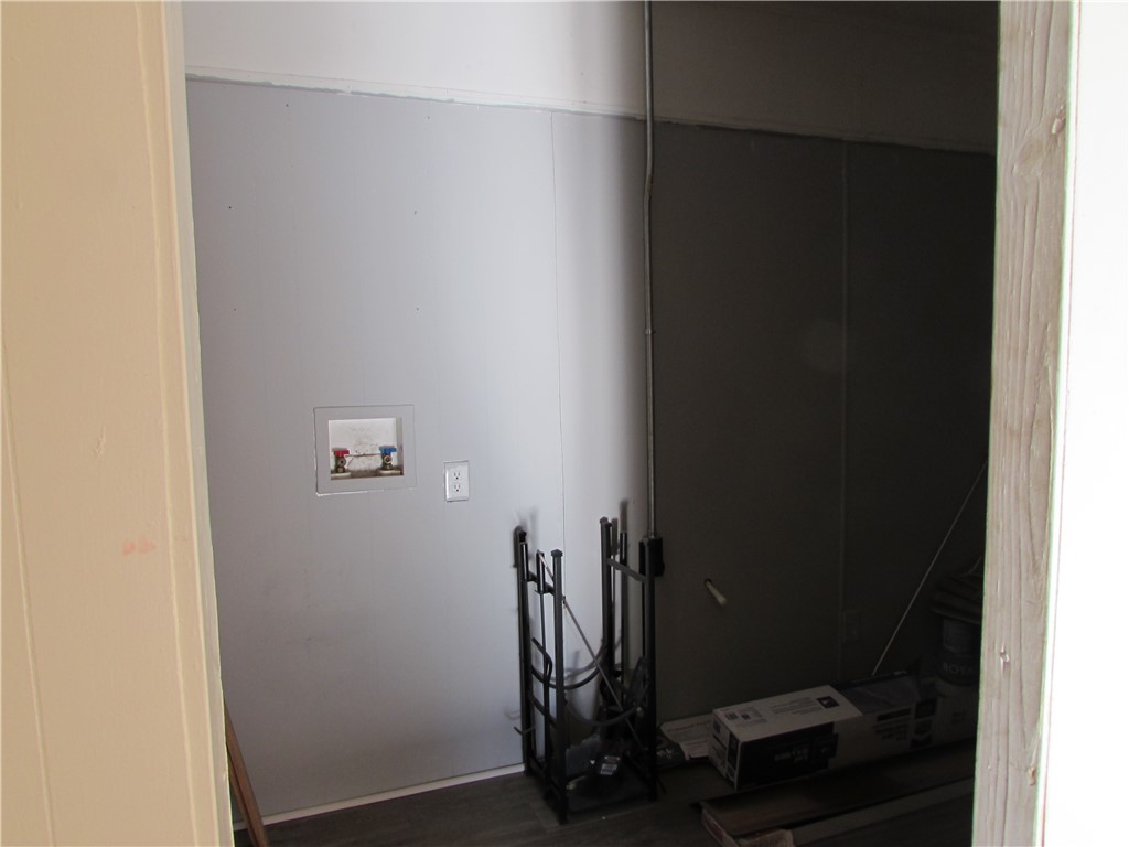 3540 Williams Street Patterson, GA 31557 - Photo 9 of 22 The laundry room is large and has room for extra storage.