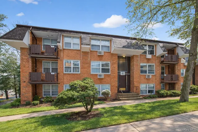 front view of house with a yard