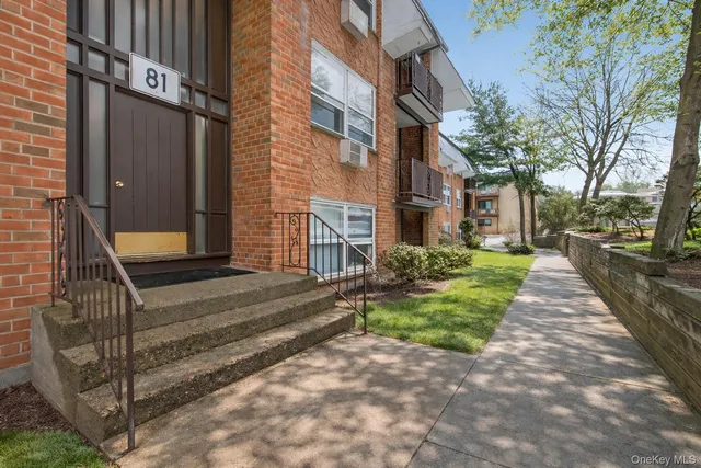 a view of a pathway both side of building