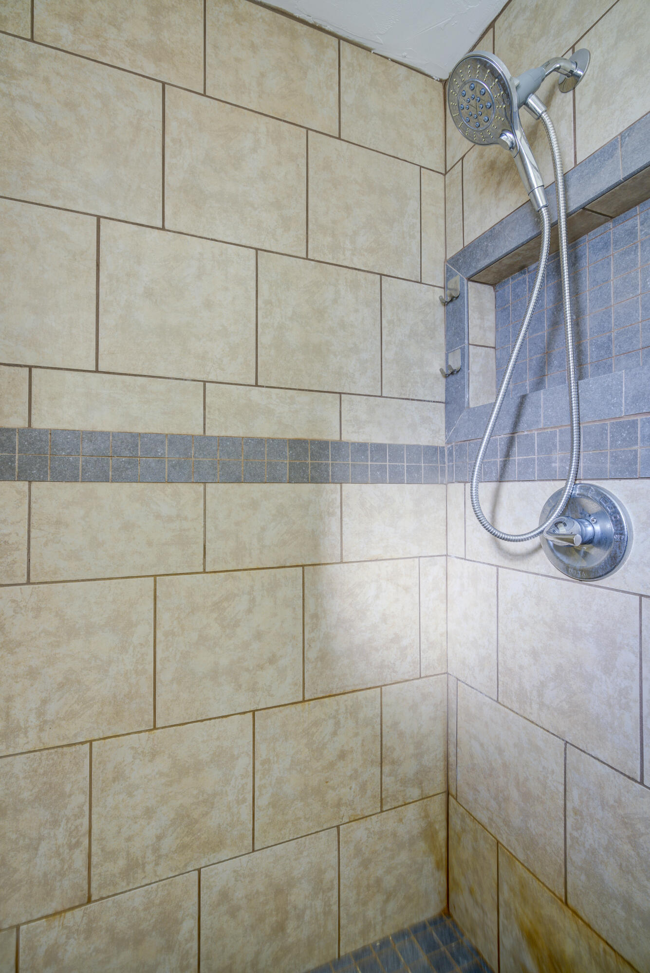 398 Muddy Fork Road Jonesborough, TN 37659 - Photo 17 of 26 Muddy--15-Tiled Shower(only)