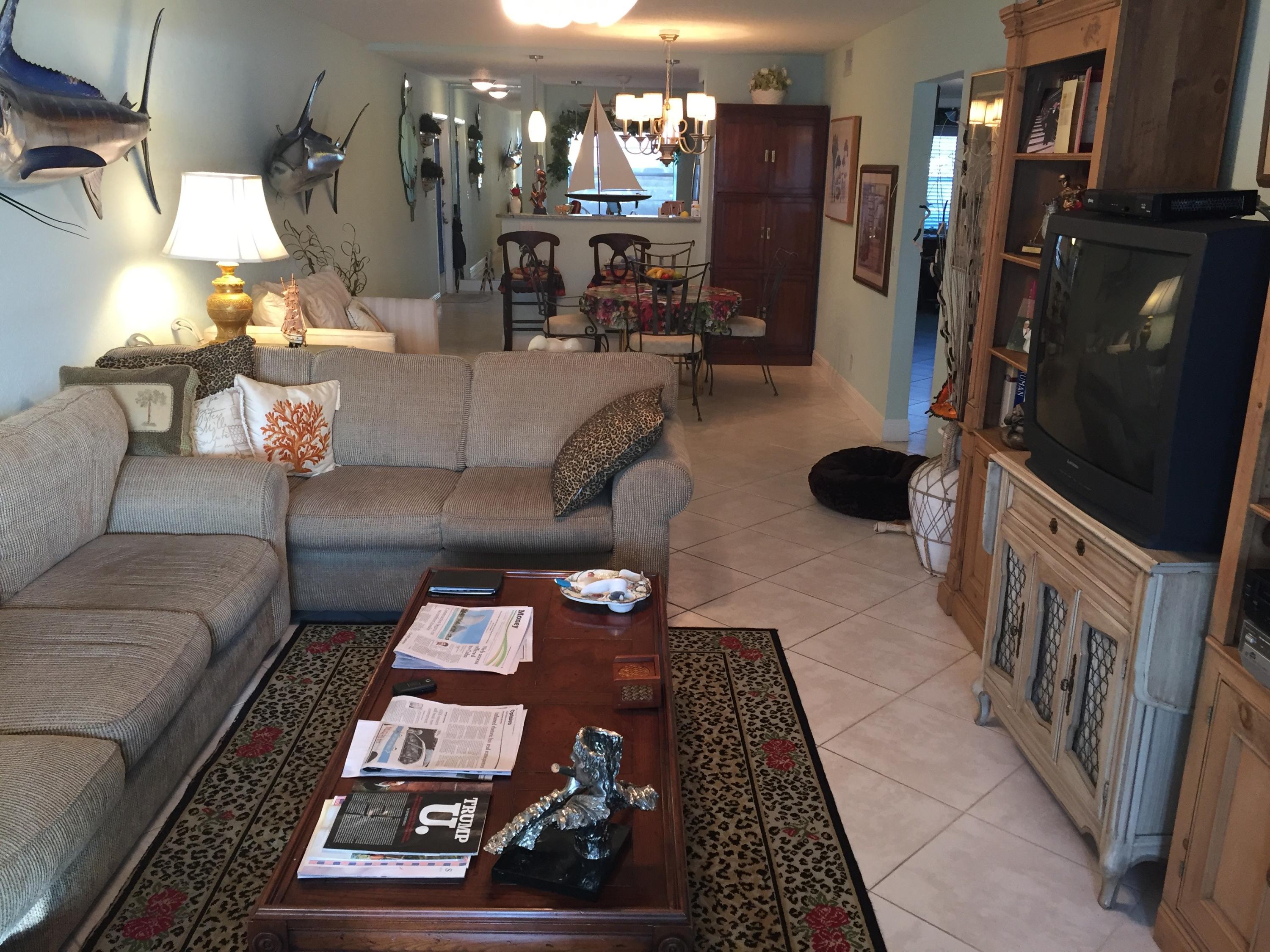 1072 Exeter Boca Raton, FL 33434 - Photo 12 of 32 LIVING AREA (2)