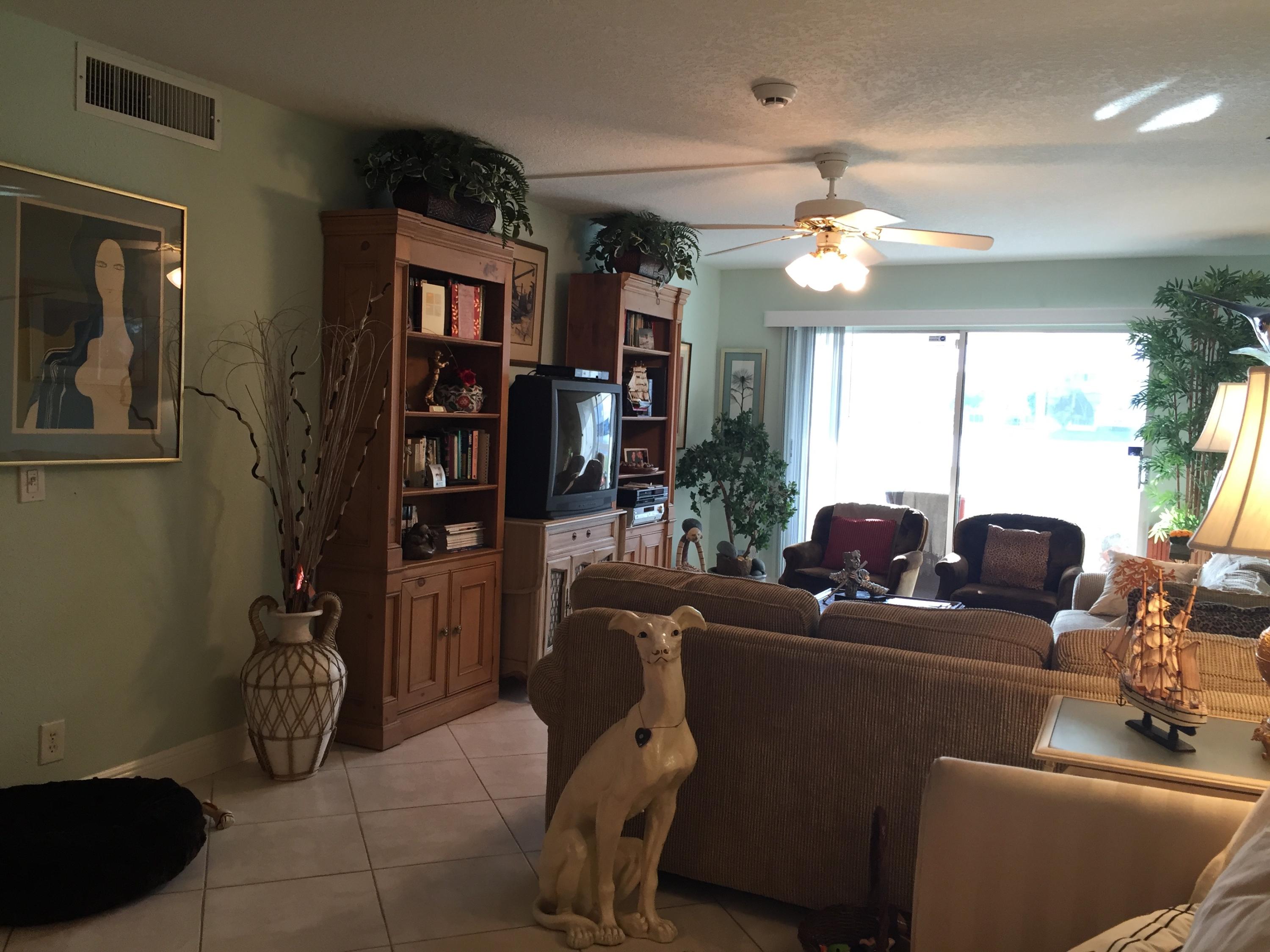 1072 Exeter Boca Raton, FL 33434 - Photo 13 of 32 LIVING AREA (3)