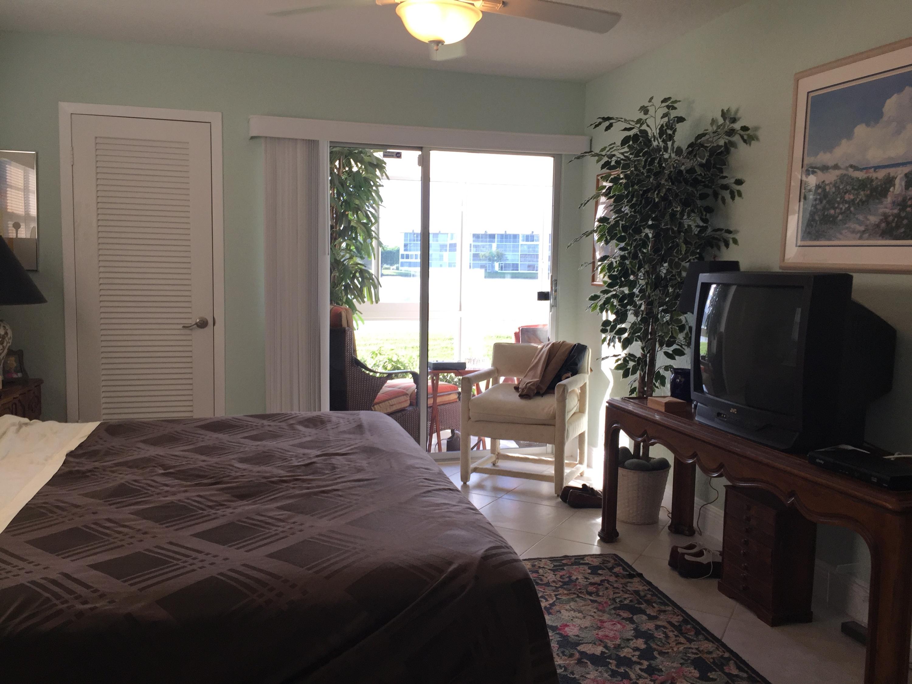 1072 Exeter Boca Raton, FL 33434 - Photo 20 of 32 MASTER BEDROOM (3)