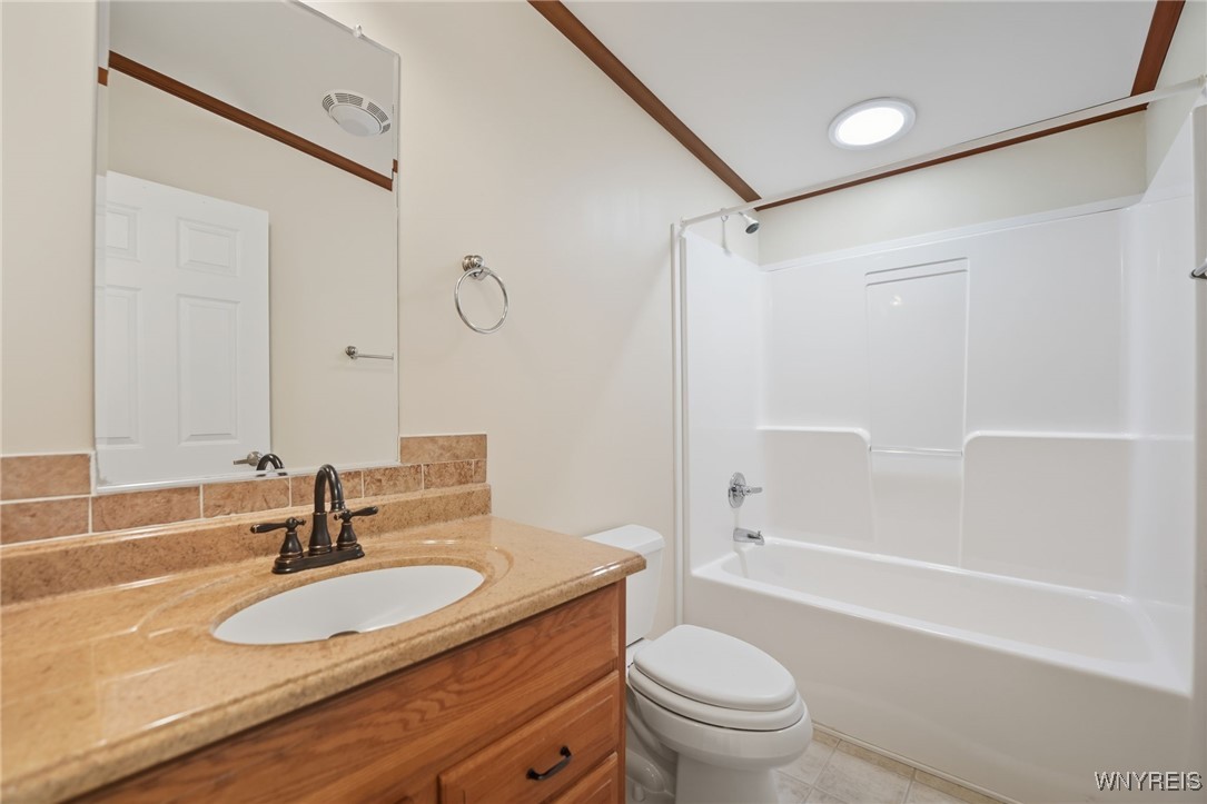 9808 Tottenham Avenue Clarence, NY 14031 - Photo 11 of 17