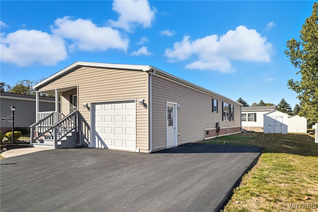 9808 Tottenham Avenue Clarence, NY 14031 - Photo 16 of 17