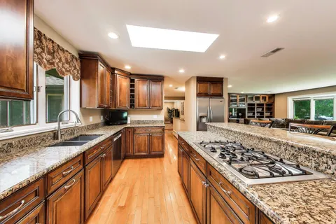 $700,000 | 16 South Wildwood Drive, Prospect Heights, IL 60070