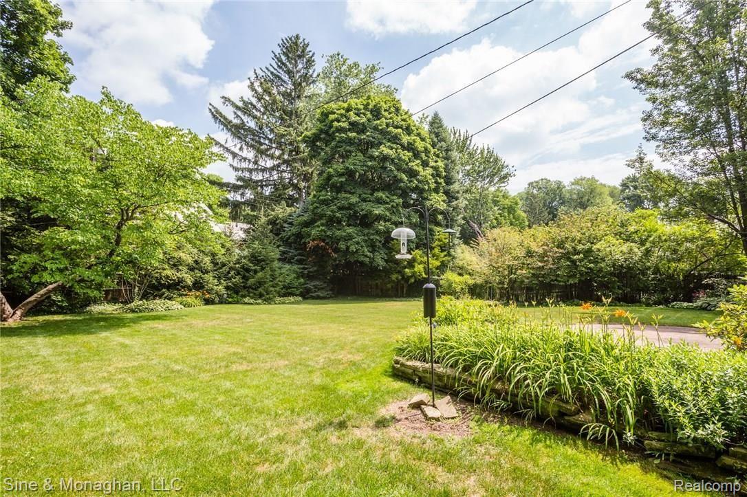 88 Cloverly Road Grosse Pointe, MI 48236 - Photo 47 of 53 IMG_8529.jpg