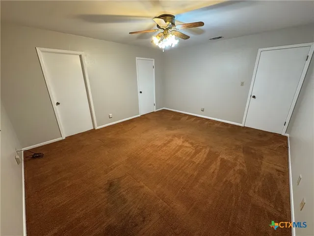 a view of empty room with window