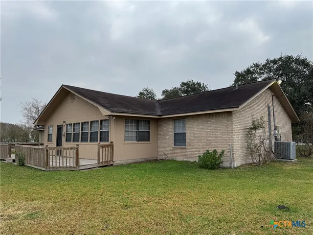 a view of a house with a yard and plants