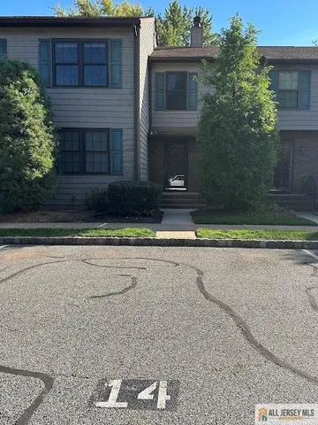$3,200 | 14 Pheasant Run, Unit 14, Edison, NJ 08820