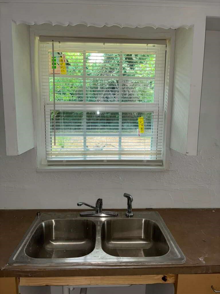 1918 Hampton Street Houston, TX 77088 - Photo 10 of 23