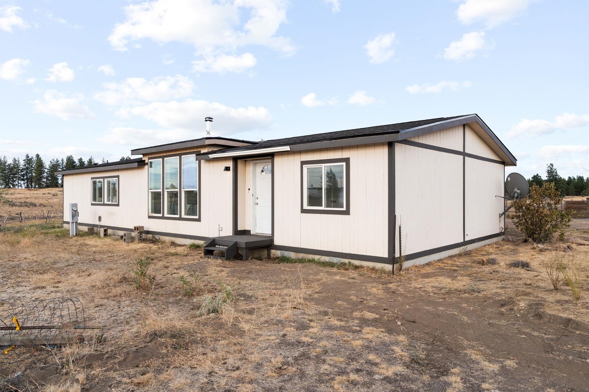 15404 West Deno Road Spokane, WA 99224 - Photo 3 of 32