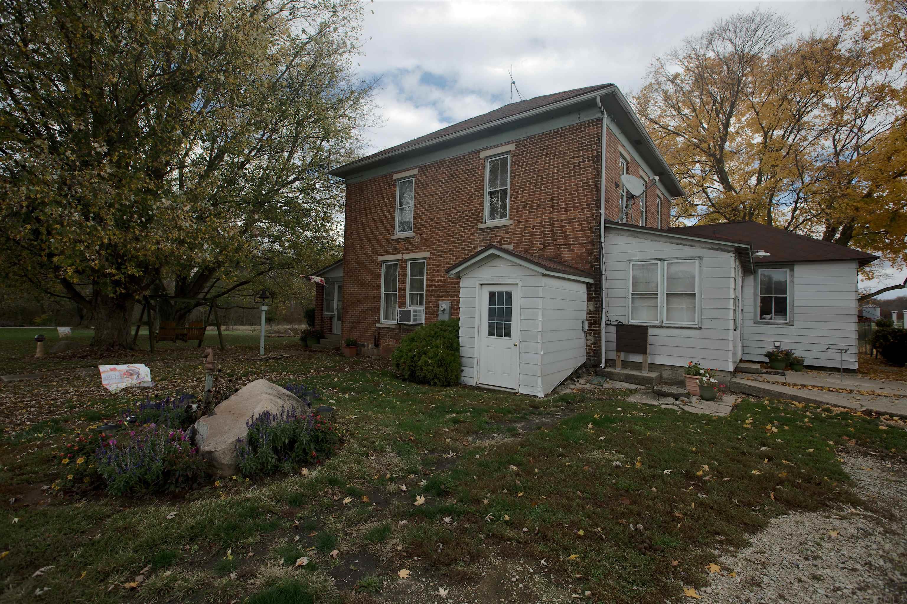 6015 West River Road Huntington, IN 46750 - Photo 4 of 36 Gallery Image 4