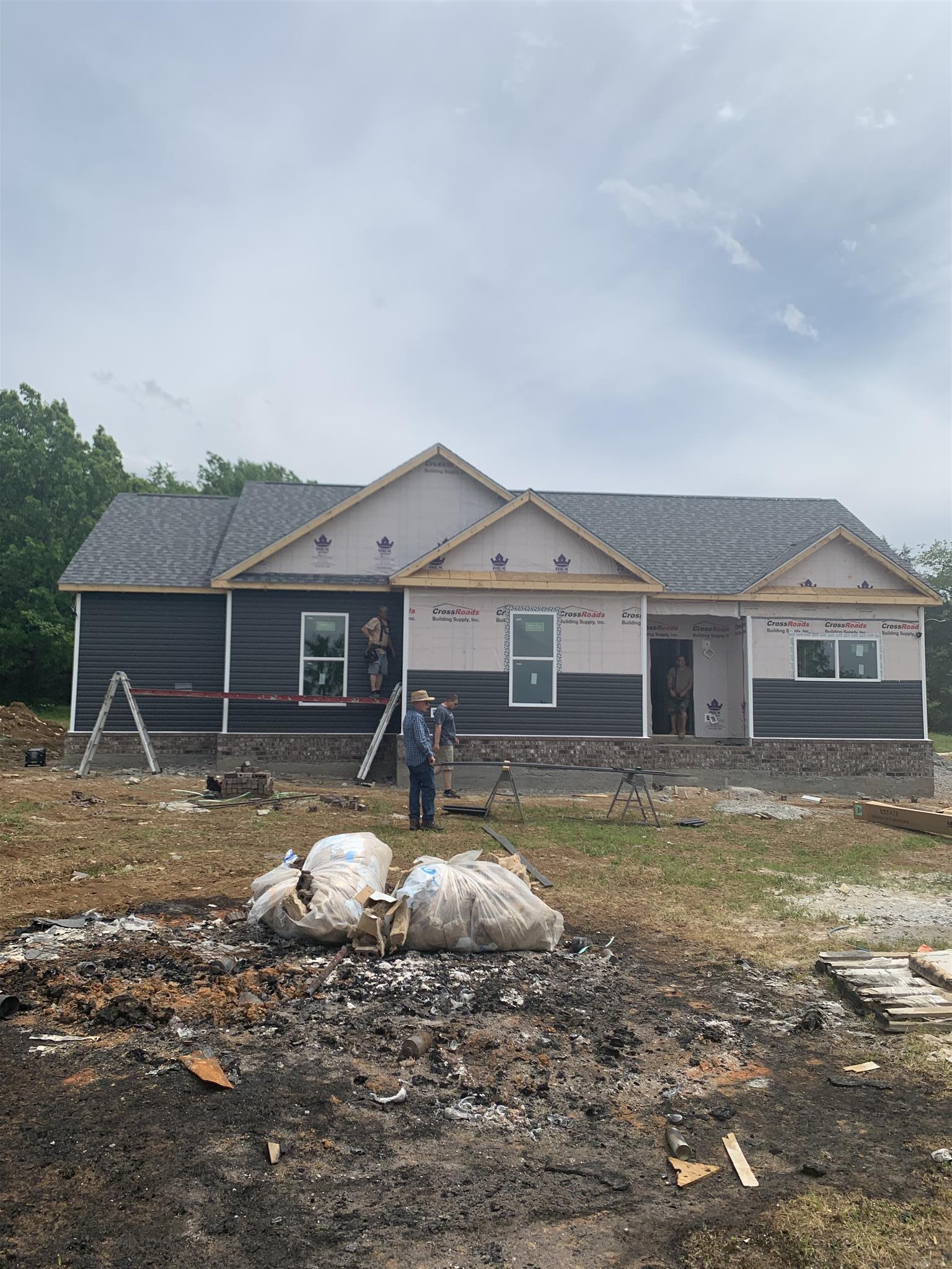 355 Hurt Road Lewisburg, TN 37091 - Photo 5 of 7 Welcome home to 355 Hurt Road