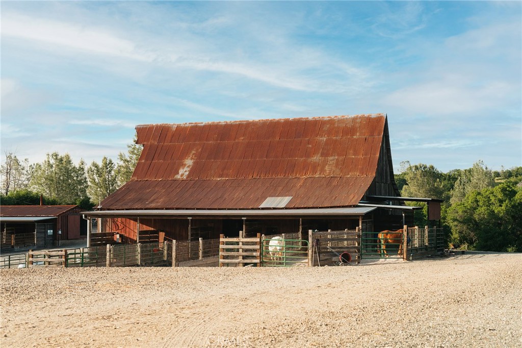 1477 Flag Creek Road Oroville, CA 95965 - Photo 8 of 75 a view of a house with a yard
