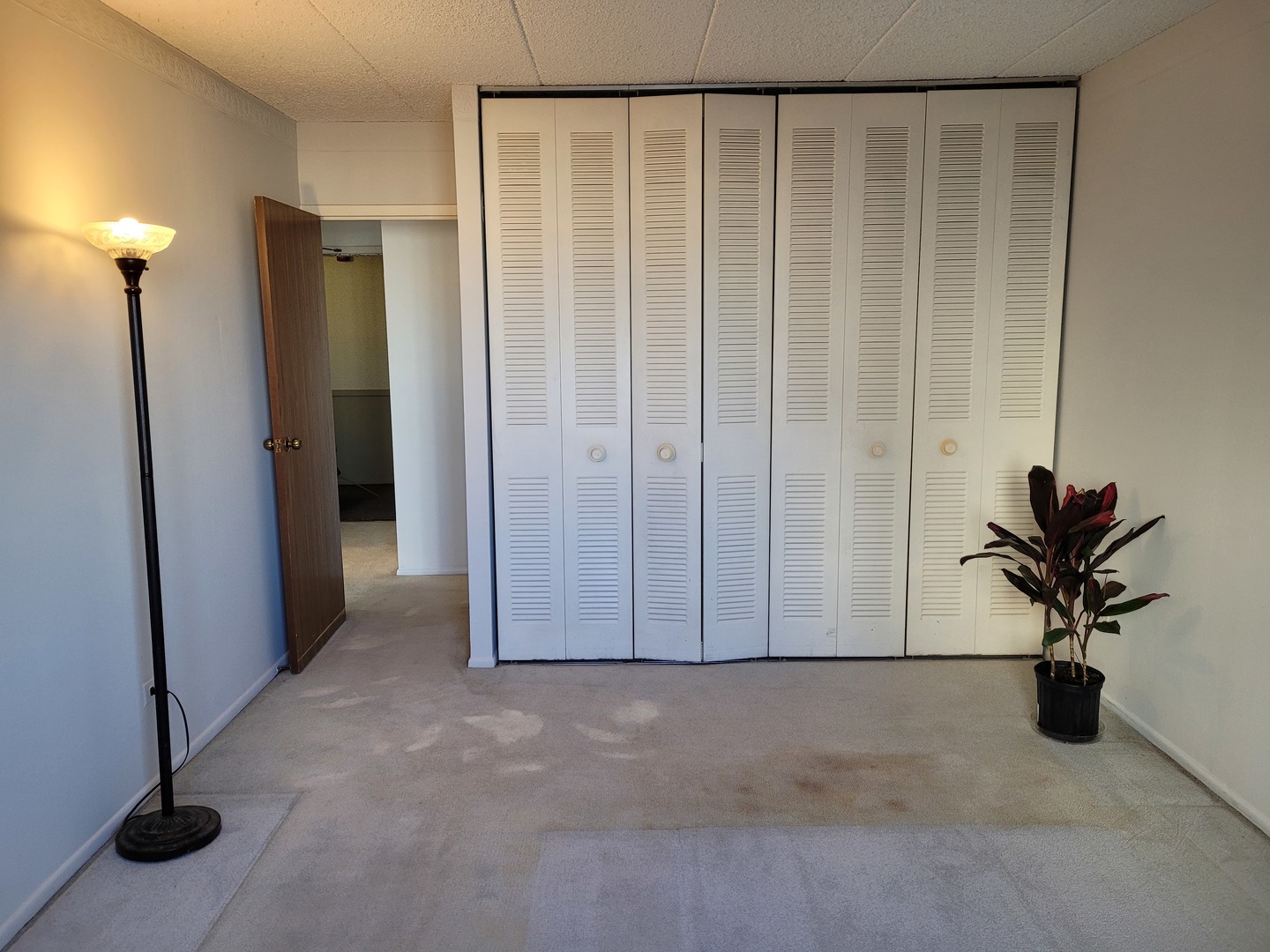 9701 Dee Road, Unit 4F Niles, IL 60714 - Photo 11 of 20 a view of a small space