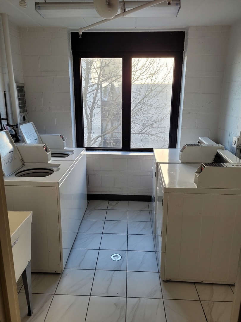 9701 Dee Road, Unit 4F Niles, IL 60714 - Photo 17 of 20 a room with a washer and dryer