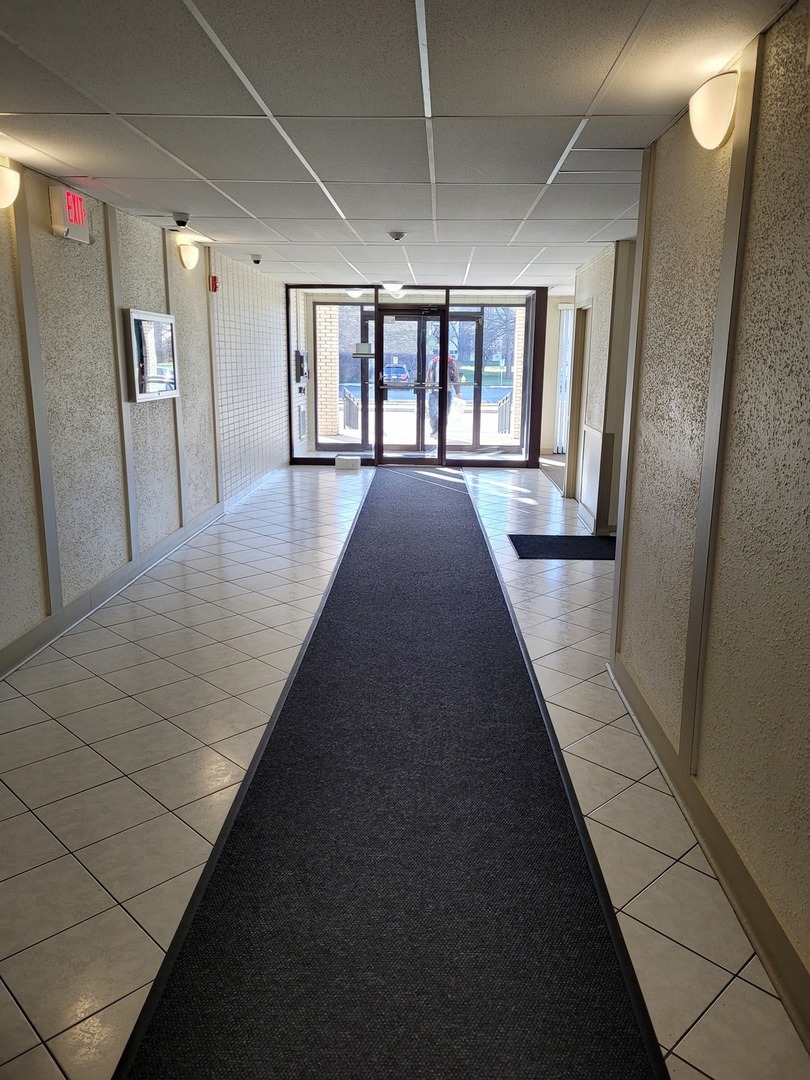 9701 Dee Road, Unit 4F Niles, IL 60714 - Photo 18 of 20 a view of a hallway with windows