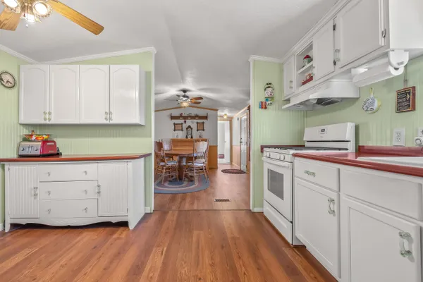 $275,000 | 2722 Woodsview Drive, Hillsdale, MI 49242