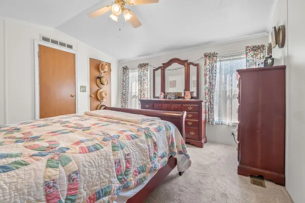 $275,000 | 2722 Woodsview Drive, Hillsdale, MI 49242