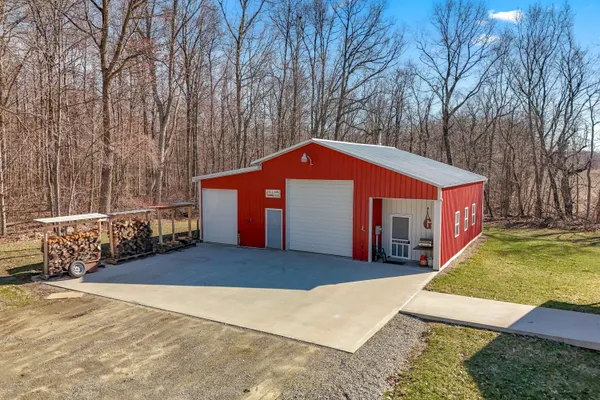 $275,000 | 2722 Woodsview Drive, Hillsdale, MI 49242