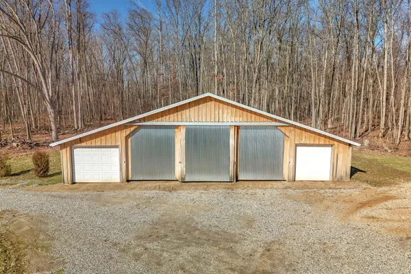$275,000 | 2722 Woodsview Drive, Hillsdale, MI 49242