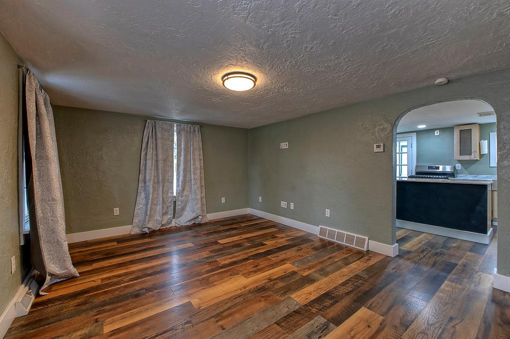 805 Meadowbrook Road Trafford, PA 15085 - Photo 5 of 27 Living room