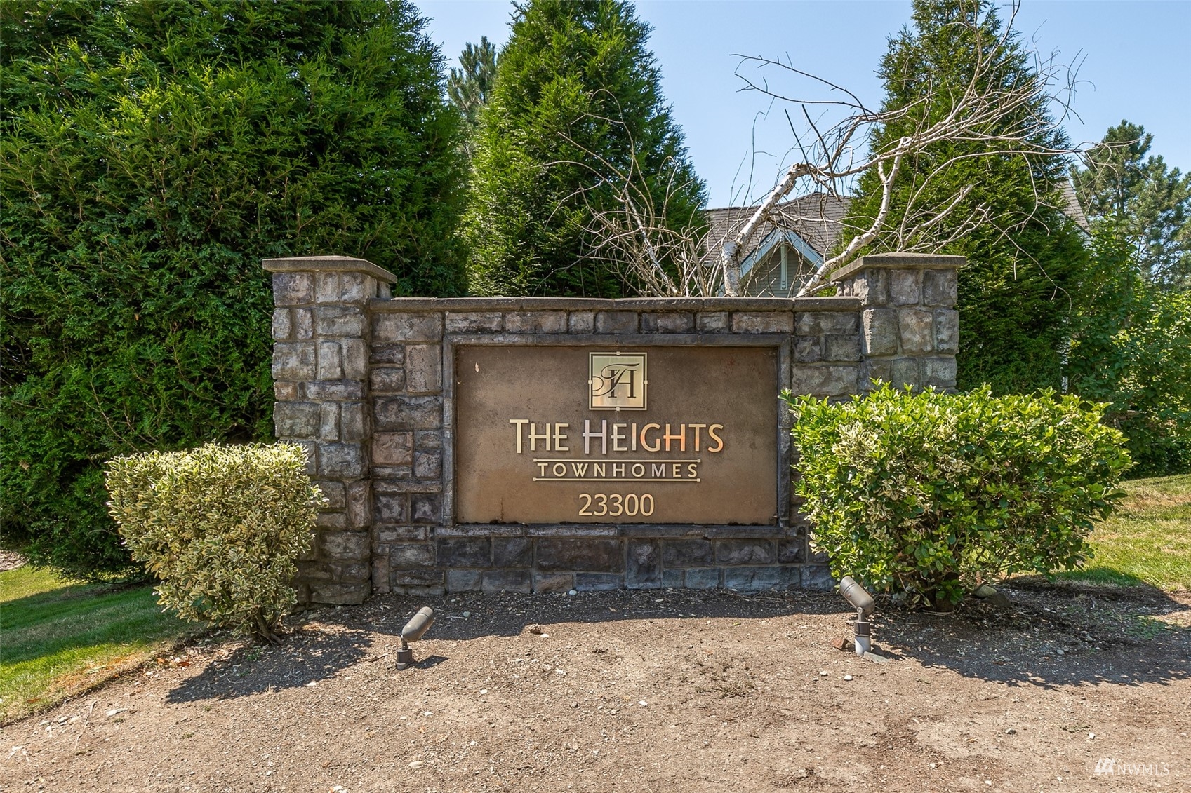 23300 Southeast Black Nugget Road, Unit D3 Issaquah, WA 98029 - Photo 27 of 27 a sign on the side of a road