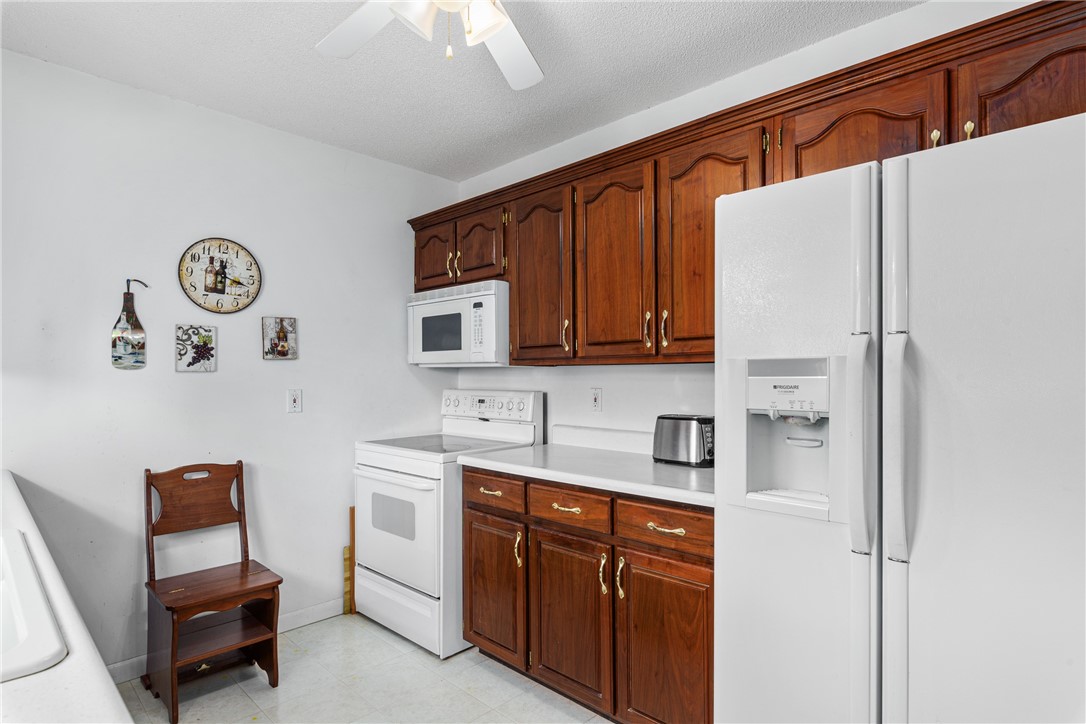 305 Wall Street Findlay, IL 62534 - Photo 9 of 22