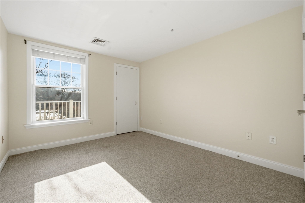 295 Salem Street, Unit 82 Woburn, MA 01801 - Photo 11 of 36 an empty room with a window