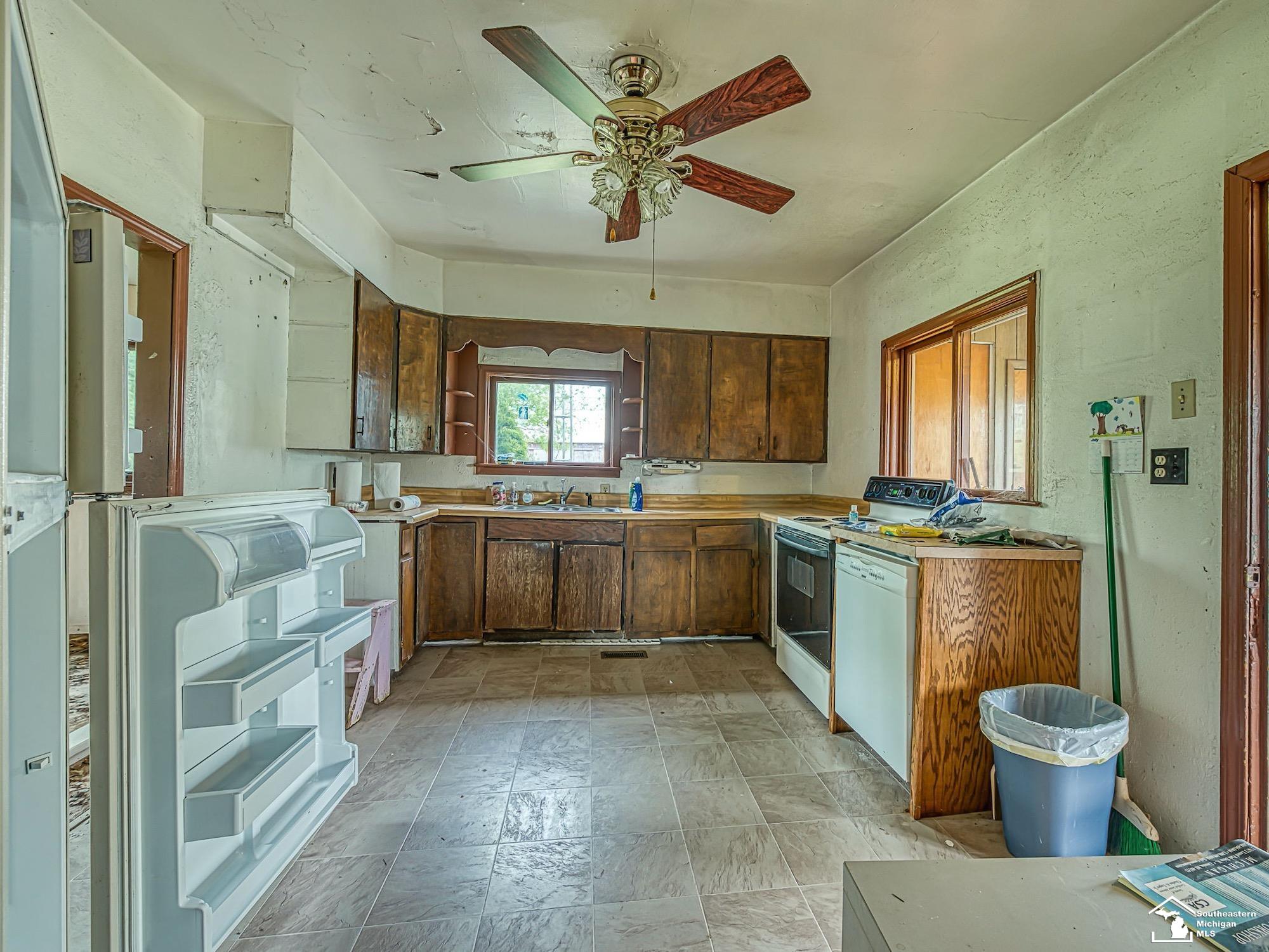 3754 Stewart Road Monroe, MI 48162 - Photo 26 of 36 50213412-fab0126e-b6f1-42a2-85f0-648fdef24b27.JPG