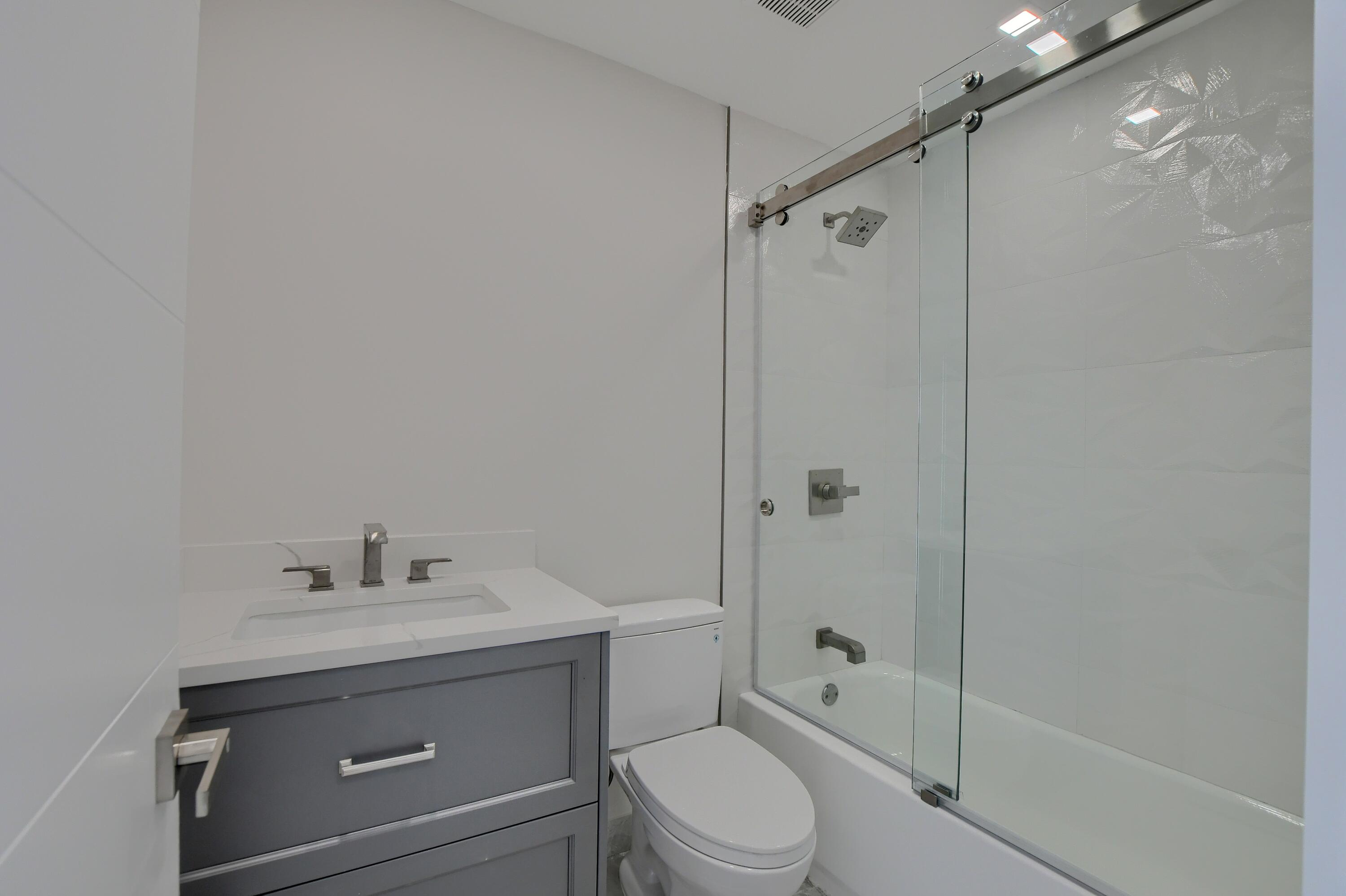 807 Bridgewood Place, Unit 807 Boca Raton, FL 33434 - Photo 21 of 24 22_ebf_6403-hdr(5)