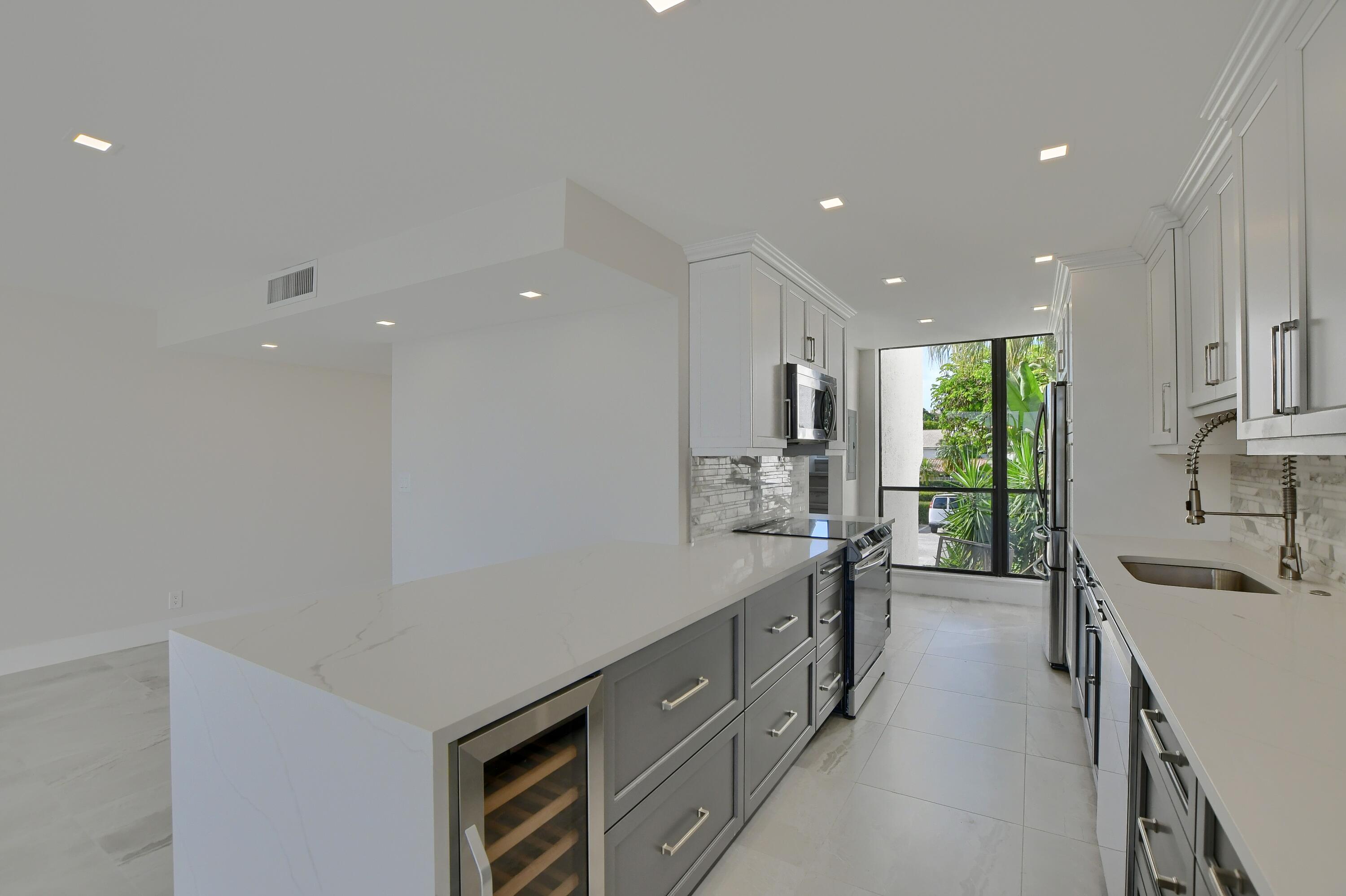 807 Bridgewood Place, Unit 807 Boca Raton, FL 33434 - Photo 7 of 24 08_ebf_6333-hdr(5)