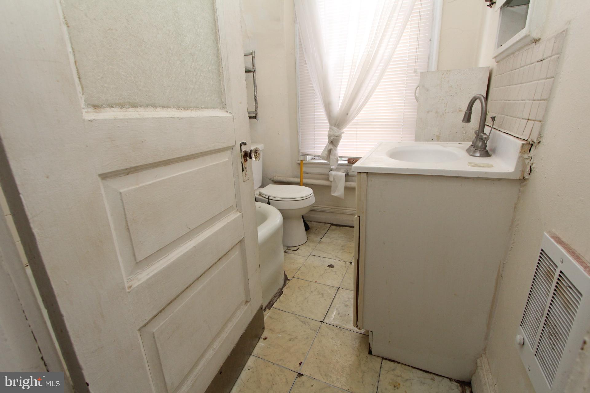826 Wynnewood Road Philadelphia, PA 19151 - Photo 10 of 32 Gallery Image 10
