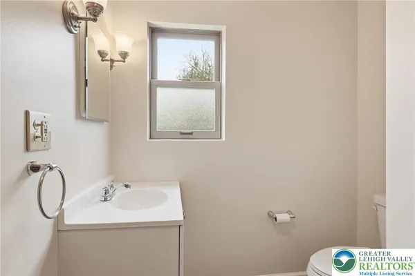 $319,900 | 4061 Hampshire Court, Allentown, PA 18104